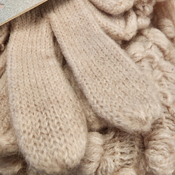 New York & Company Scarf & Gloves Gift Set NWT - Picture 3 of 5